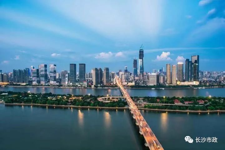 以城市，見(jiàn)未來(lái)；與城市，共成長(cháng)