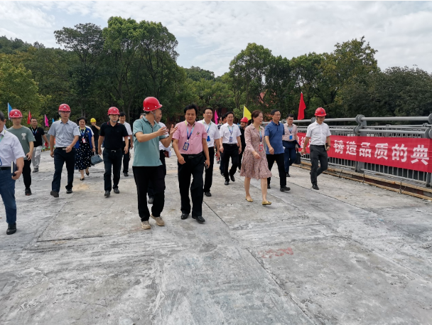 市政要聞 | 湖南工商大學(xué)黨委書(shū)記陳曉紅院士、長(cháng)沙市公共工程建設中心總工劉學(xué)武帶隊赴湖南工商大學(xué)跨桐梓坡路過(guò)街天橋項目考察調研